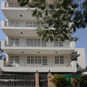2* Hotel Mehra Residency At The Airport